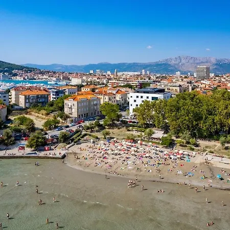 Sunny Near The Centar, Free Parking דירה