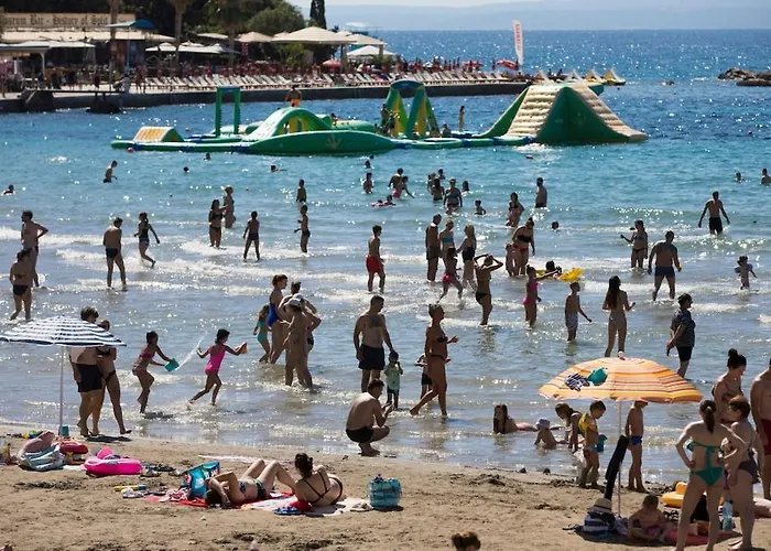 Sunny Near The Centar, Free Parking דירה