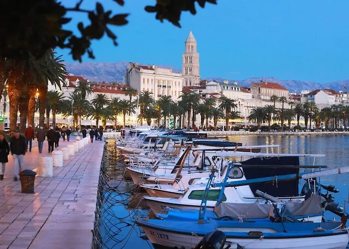 Sunny Near The Centar, Free Parking דירה *