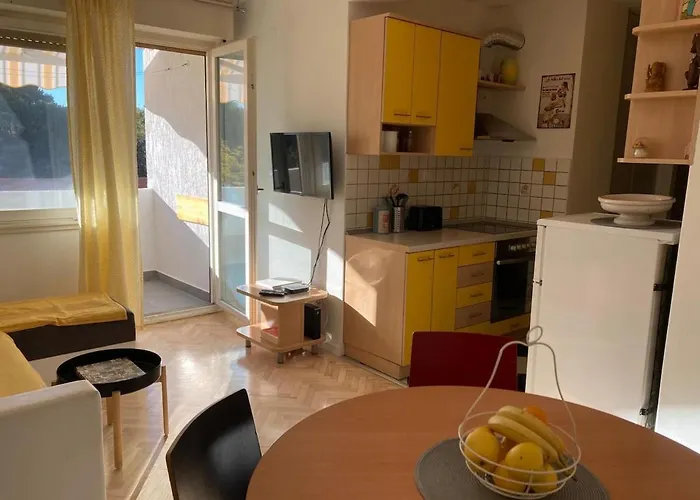 Sunny Near The Centar, Free Parking *