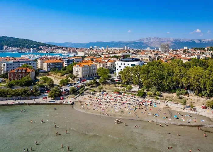 Sunny Near The Centar, Free Parking דירה