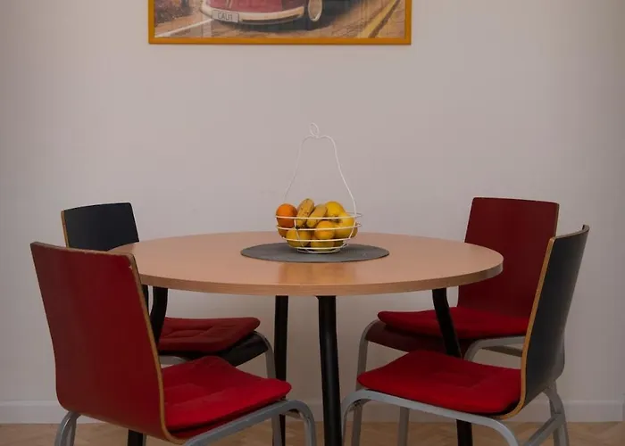 Sunny Near The Centar, Free Parking *