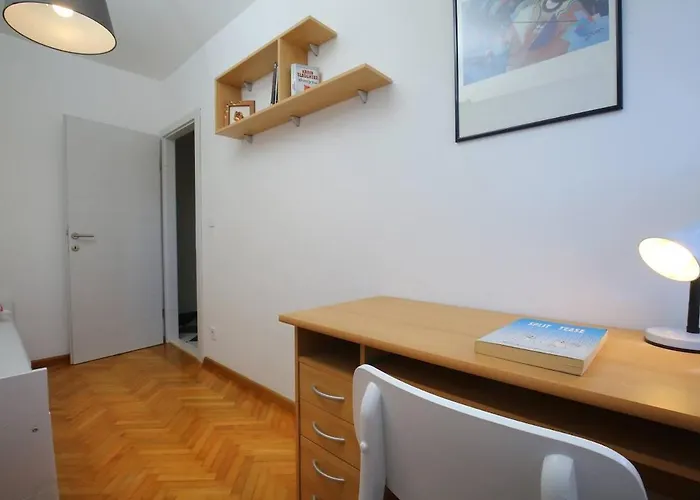 Sunny Near The Centar, Free Parking דירה *