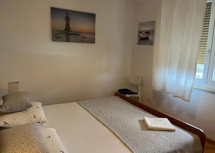 Sunny Near The Centar, Free Parking דירה