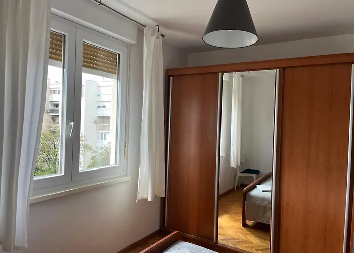 Sunny Near The Centar, Free Parking דירה *